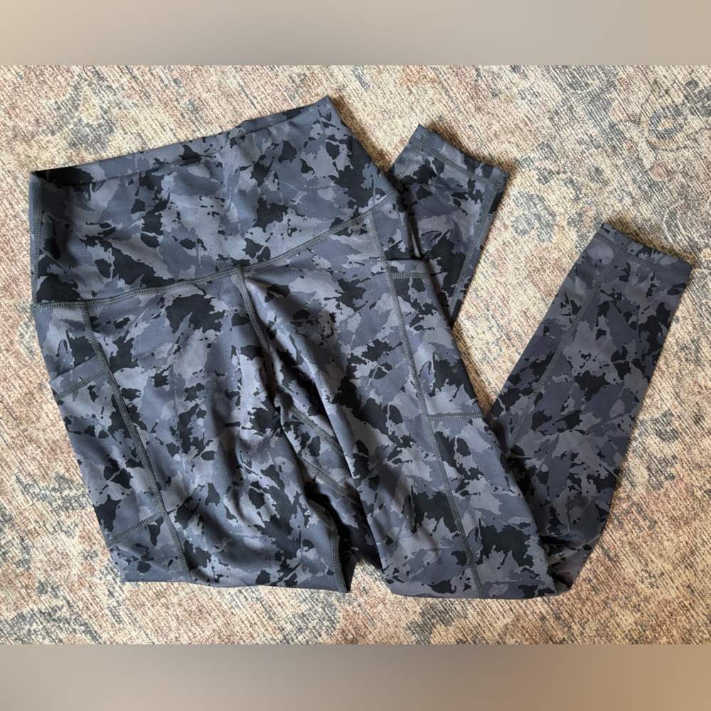 Black and Gray Camouflage Leggings with Modern Design